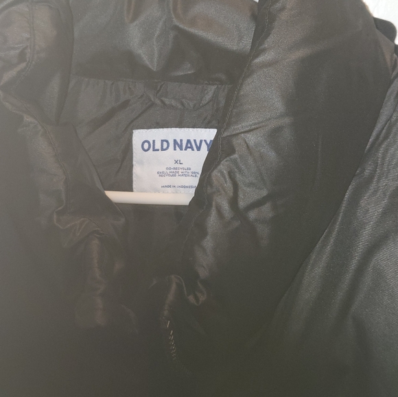 LIKE NEW PUFFER VEST - Picture 2 of 3